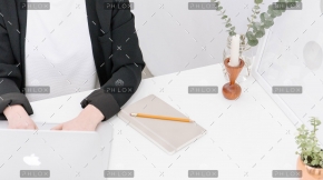 photo-1448932252197-d19750584e56-1